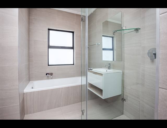 3 BEDROOM APARTMENT FOR SALE IN BRYANSTON